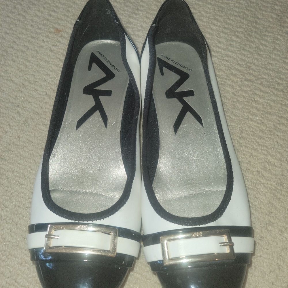 Anne klein sport black and white flats size 9.5